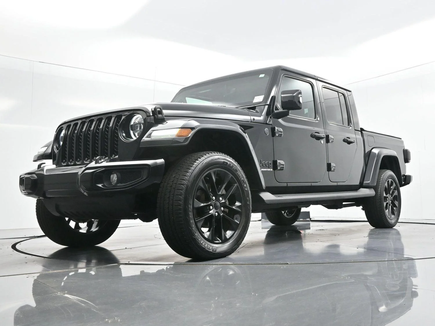 Used 2023 Black Clearcoat Jeep High Altitude image 42