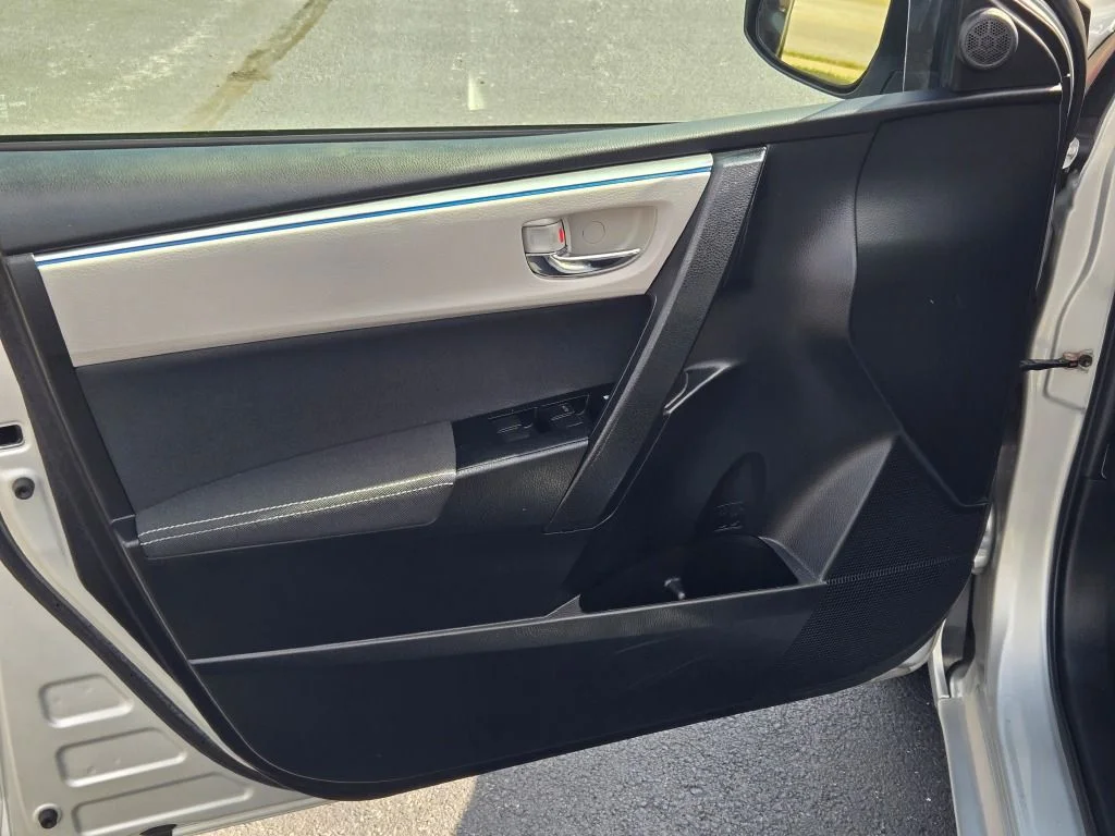 Used 2016 Silver Toyota LE image 16
