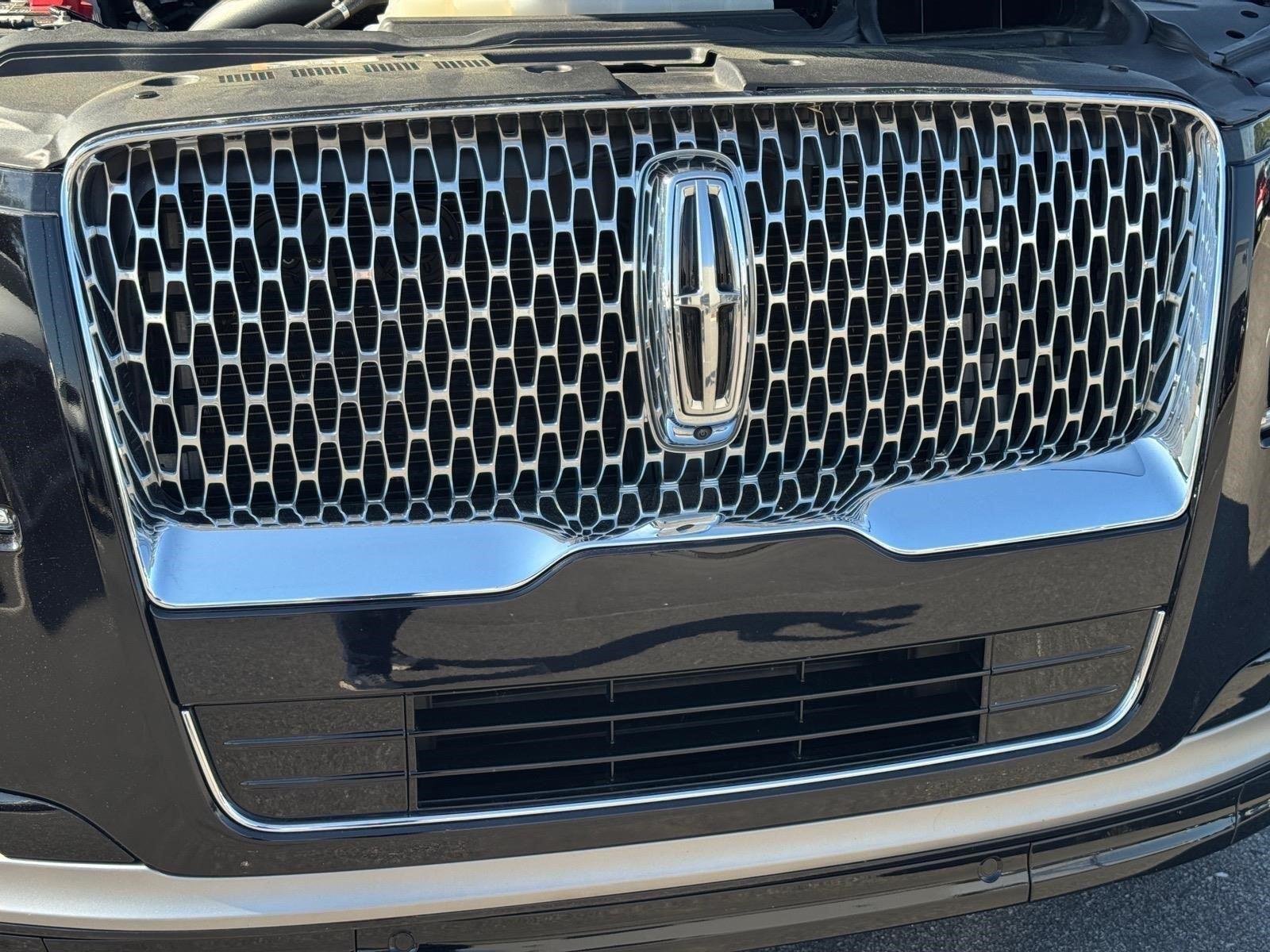 Used 2023 Infinite Black Metallic Clearcoat Lincoln Reserve image 14