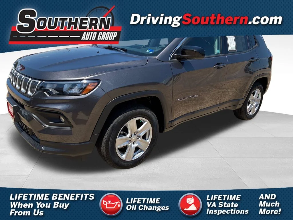 Used 2022 Gray Jeep Latitude image 1