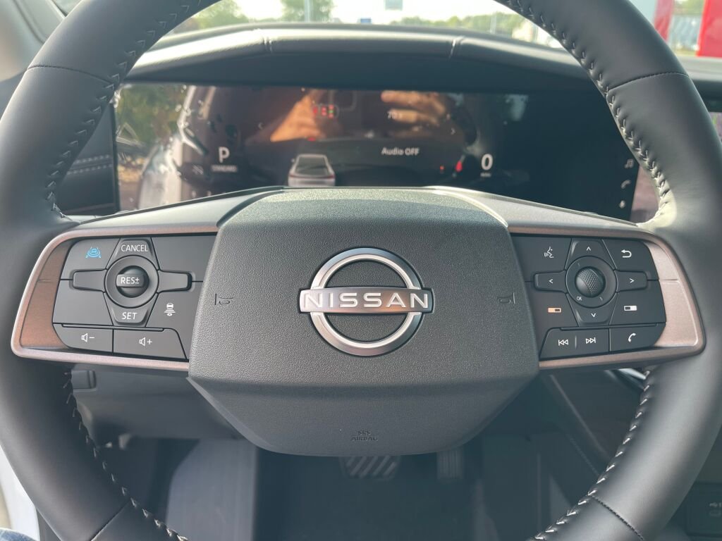 New 2027 Everest White Pearl Tricoat/Super Black Nissan Platinum image 15