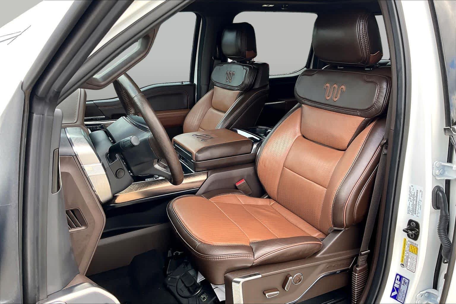 Used 2024 Star White Metallic Tri-Coat//Darkened Bronze Ford King Ranch image 8