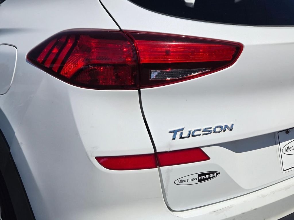 Used 2019 White Hyundai SE image 7