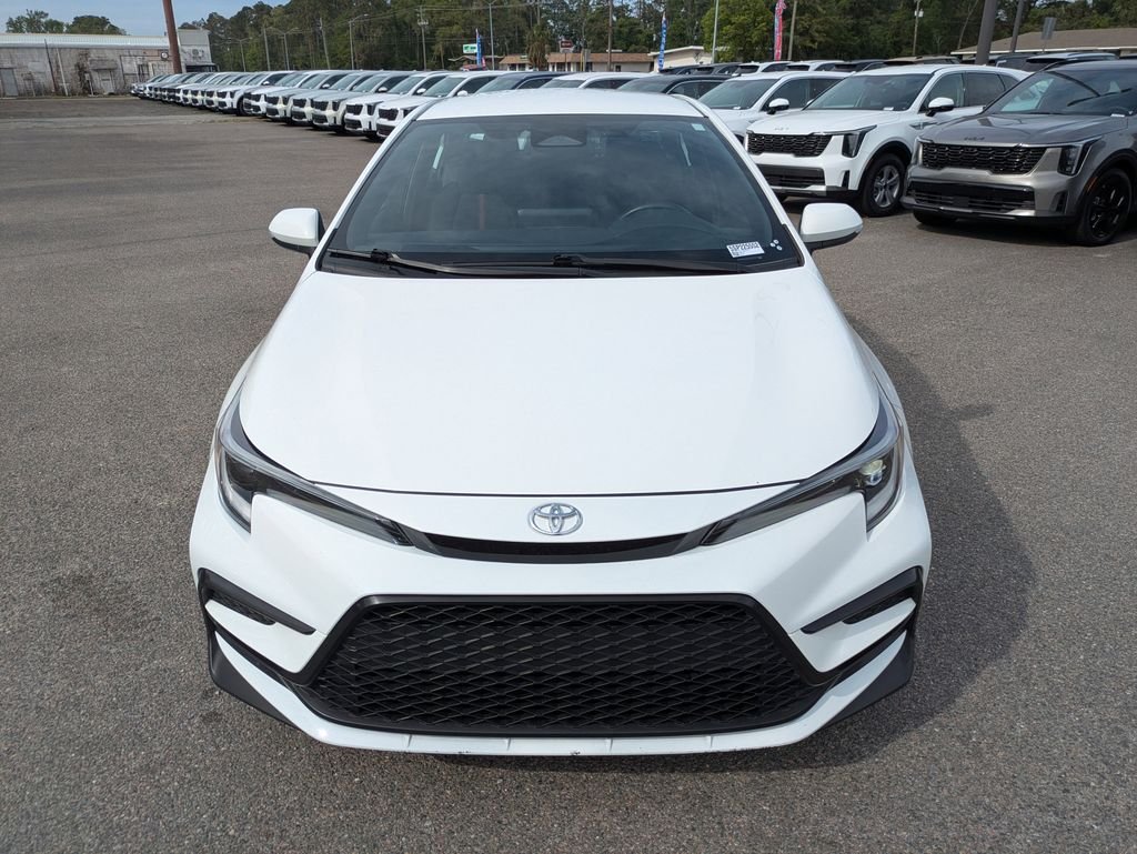 Used 2025 White Toyota SE image 9