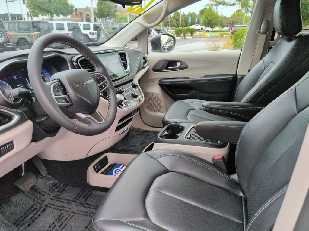 Certified Used 2023 Velvet Chrysler Touring L image 19