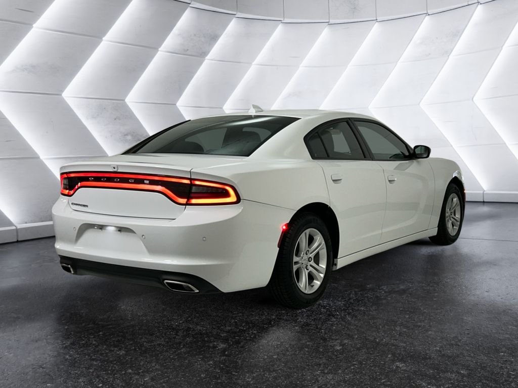 Used 2023 White Dodge SXT image 4