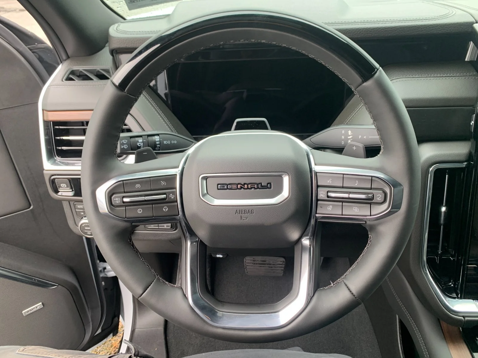 2026 GMC Yukon Denali - Photo 26
