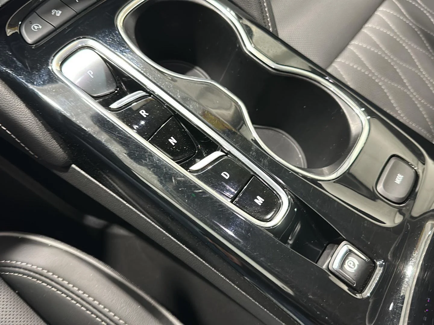 Used 2022 SUMMIT WHITE Buick Avenir image 16