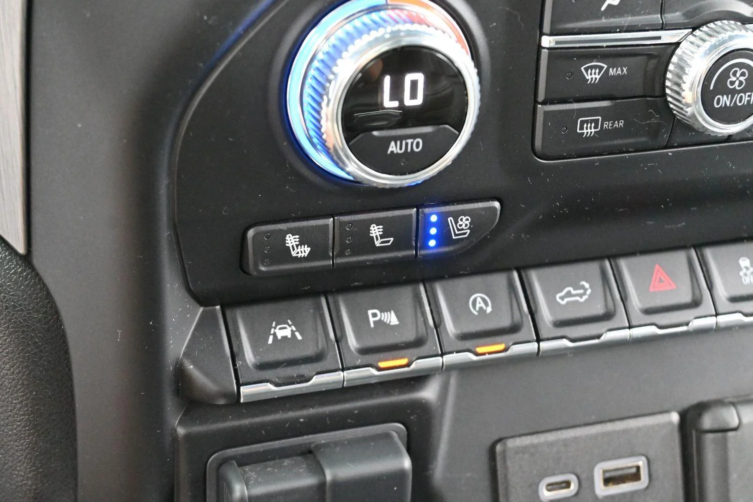 Used 2020 SATIN STEEL METALLIC GMC Denali image 24