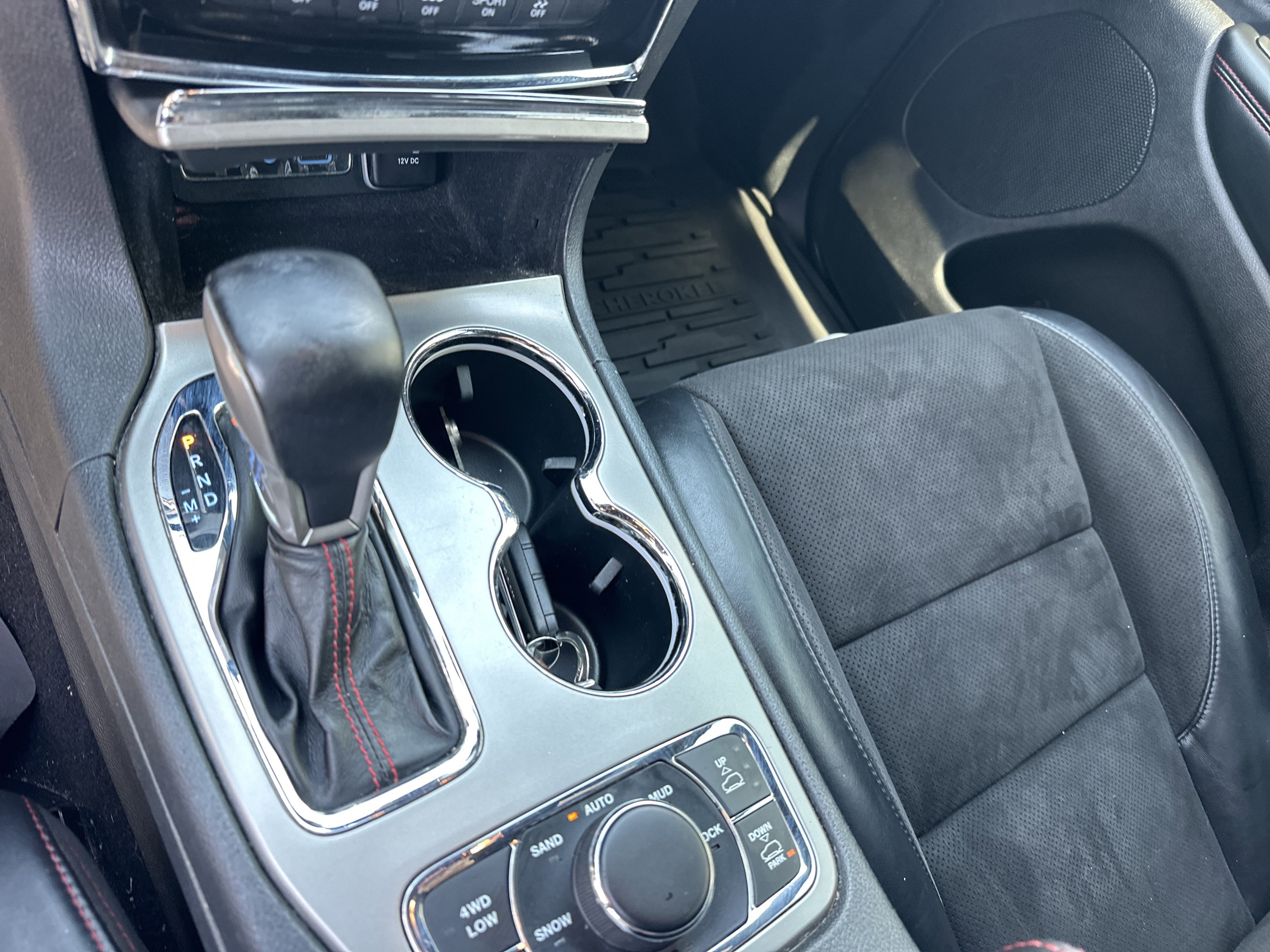 Used 2020 Bright White Clearcoat Jeep Trailhawk image 33