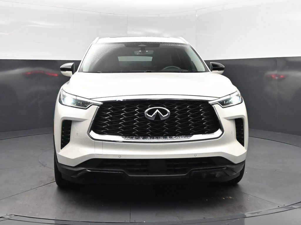 Certified Used 2023 White INFINITI LUXE image 10