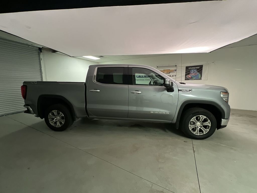 2025 GMC Sierra 1500 SLT - Photo 9