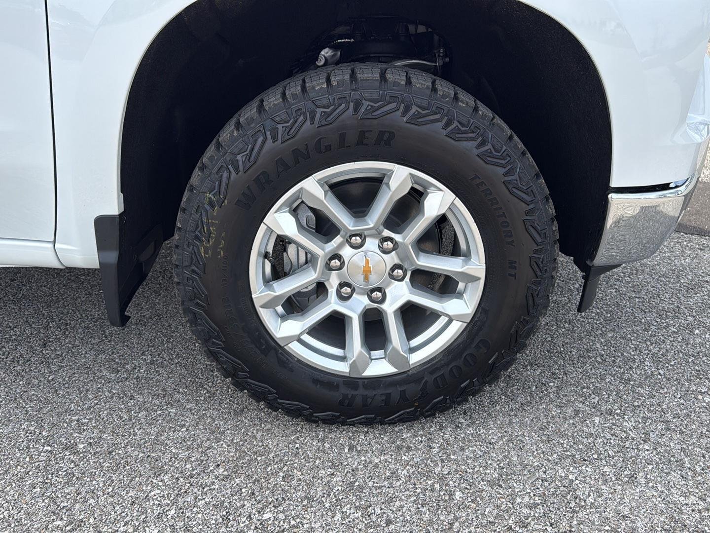 New 2026 Summit White Chevrolet WT image 12