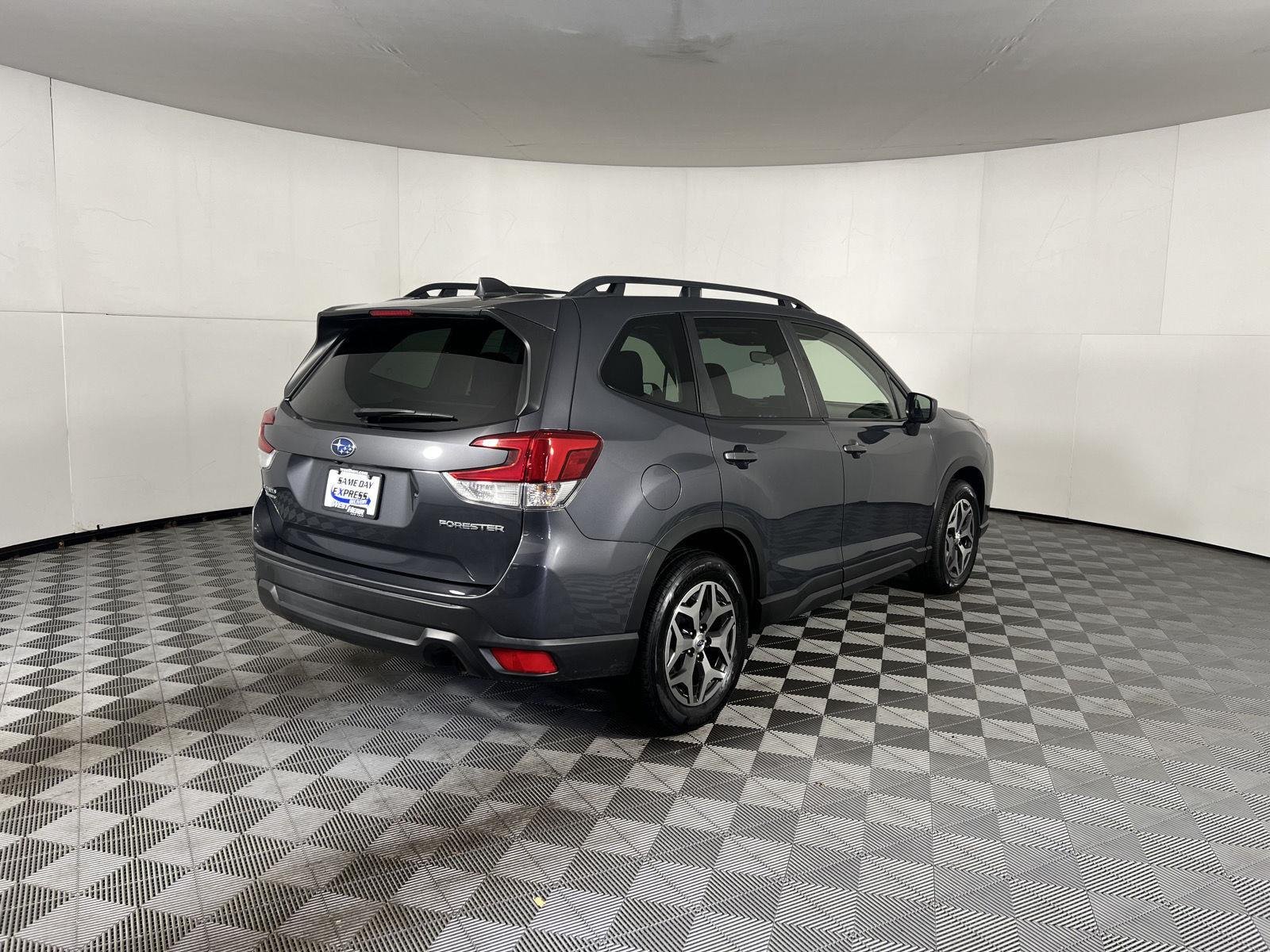 Used 2022 Magnetite Gray Metallic Subaru Premium image 27