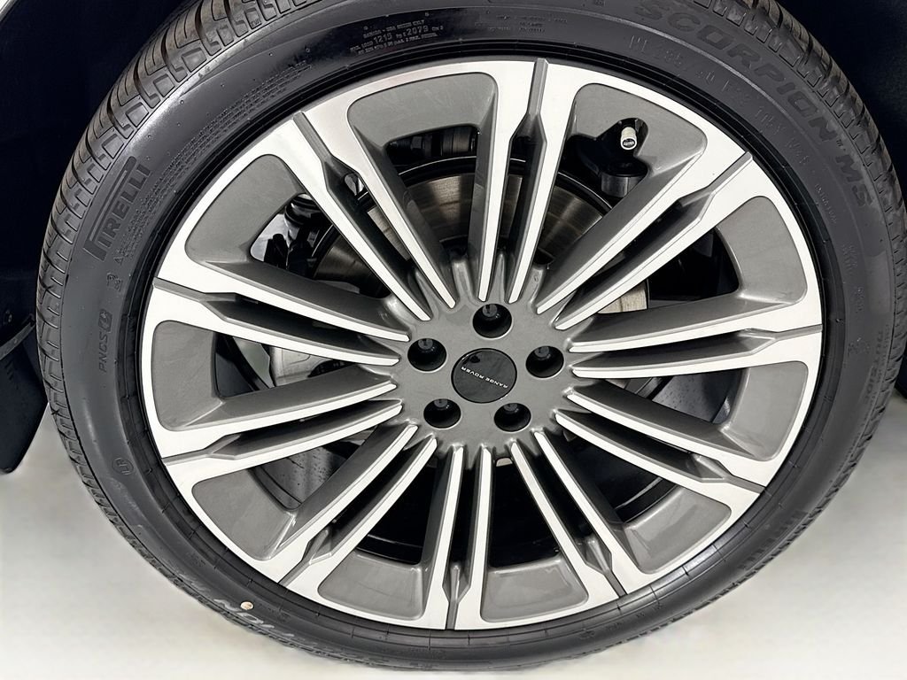 New 2026 Fuji White LAND ROVER SE 7 Seats image 32