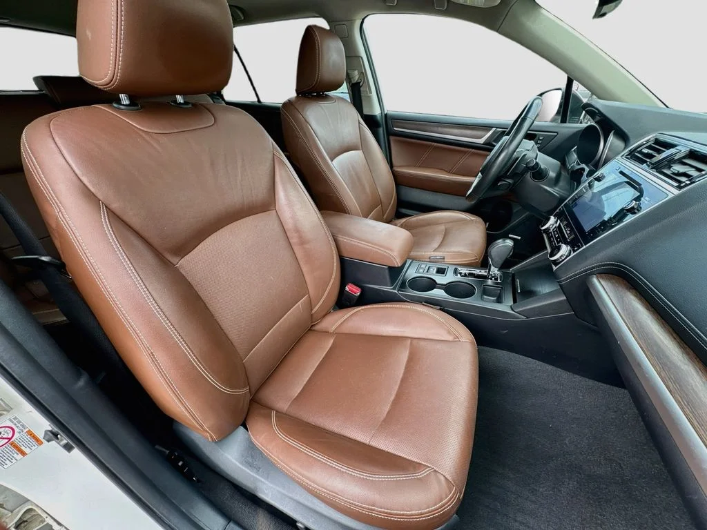 Used 2018 White Subaru 2.5i image 36