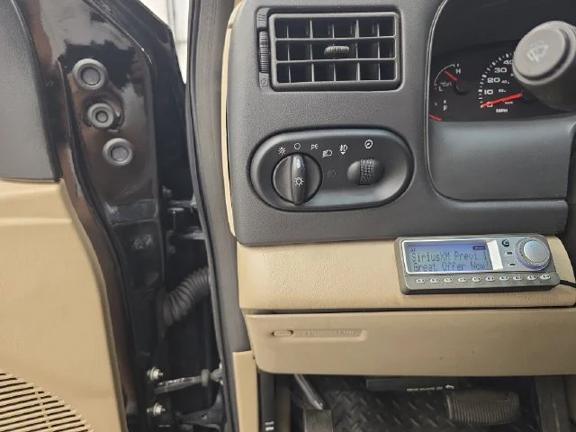 Used 2005 Black Clearcoat Ford Limited image 30