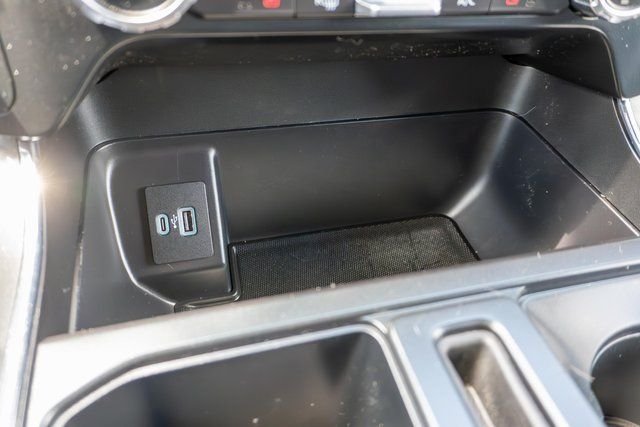 Used 2022 White Metallic Ford XLT image 24