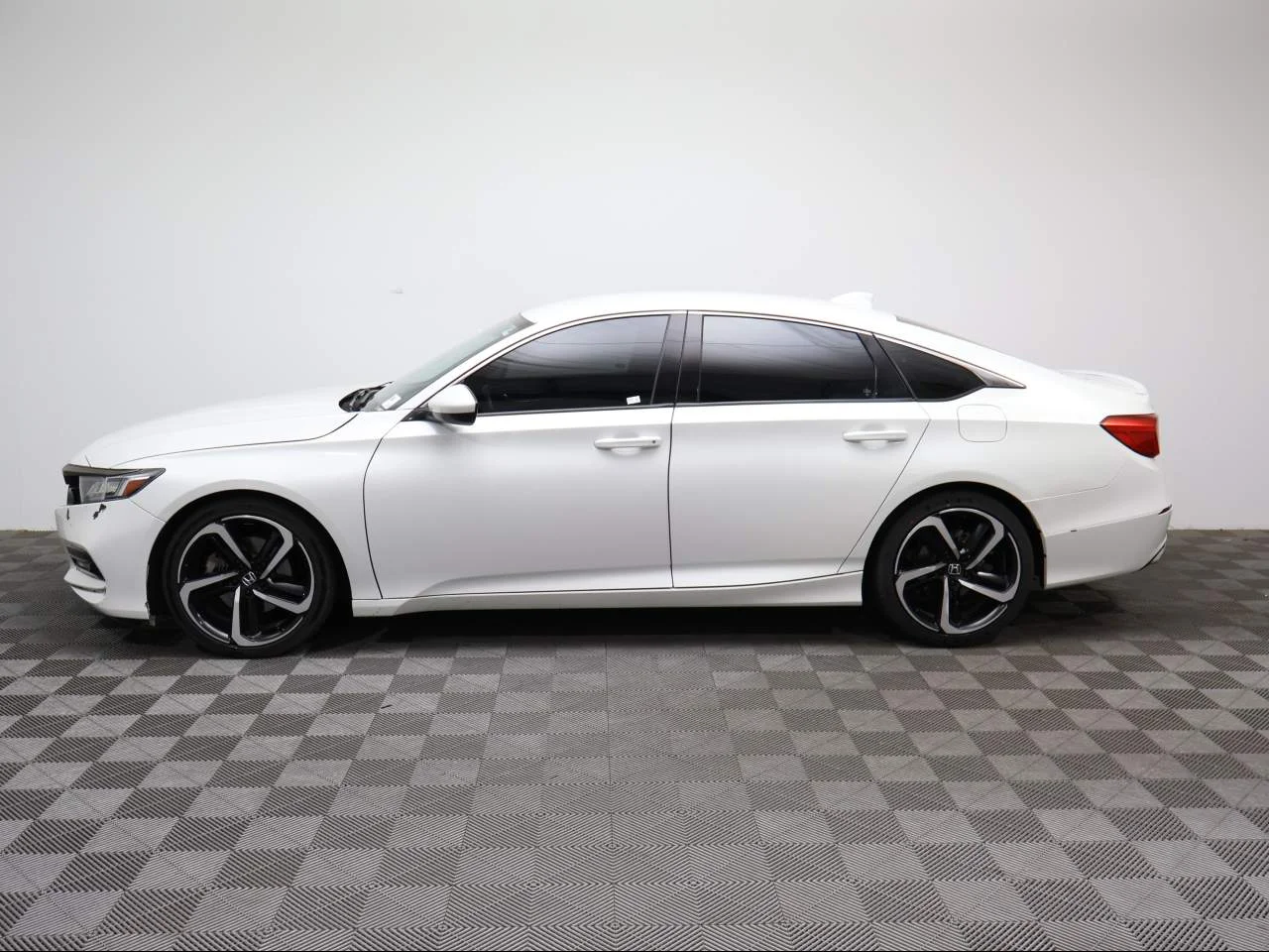Used 2020 Platinum White Pearl Honda Sport image 2