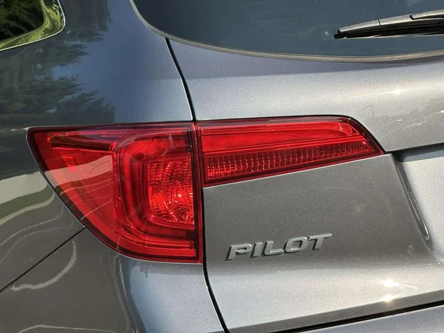 Certified Used 2018 Modern Steel Metallic Honda EX-L image 10