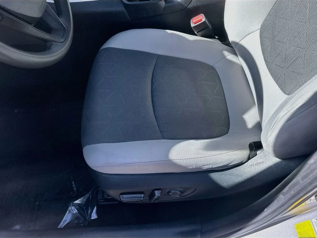 Used 2022 Silver Toyota XLE image 18