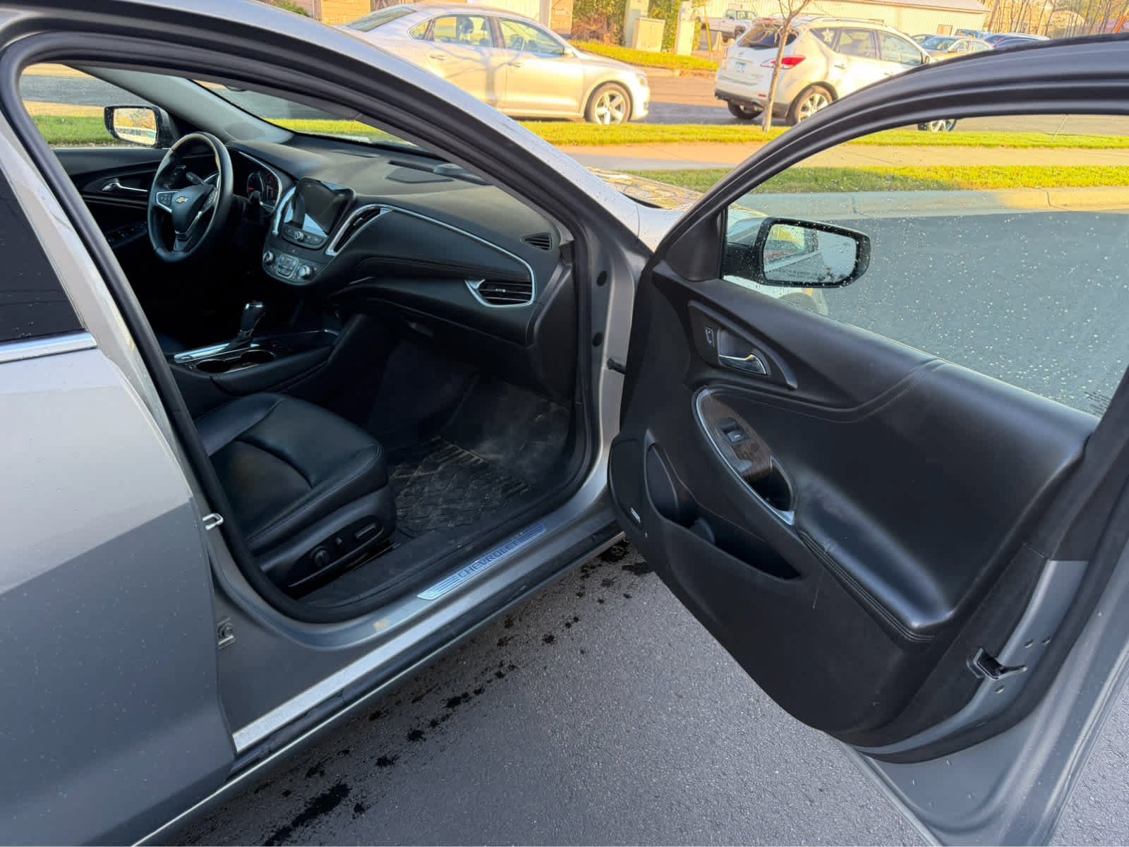 Used 2017 Pepperdust Metallic Chevrolet Premier image 8
