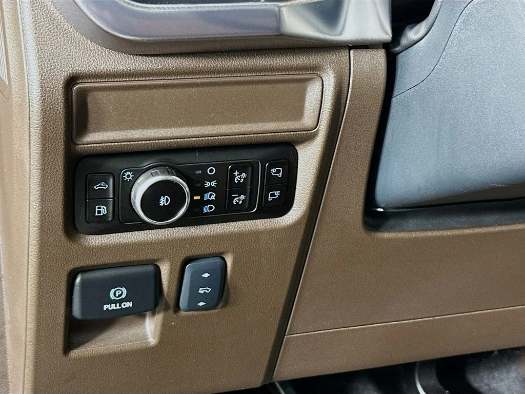 Used 2025 Blue Metallic Ford King Ranch image 11