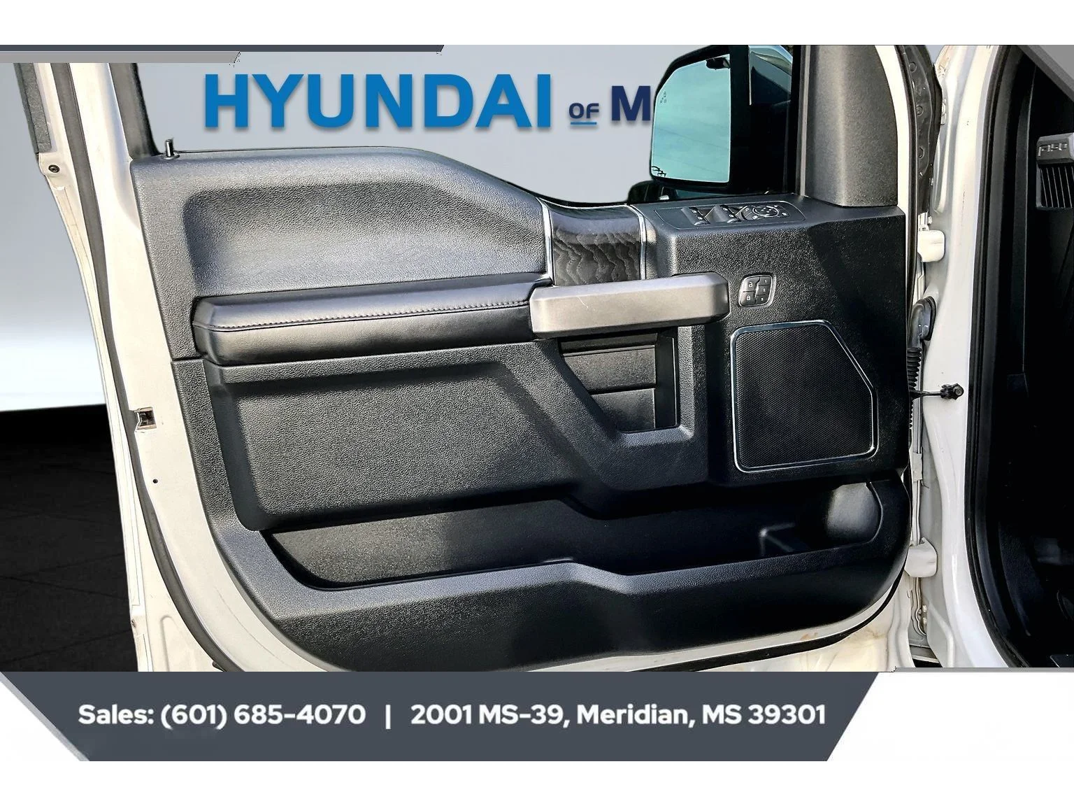 Used 2018 White Platinum Metallic Tri-Coat Ford Platinum image 17