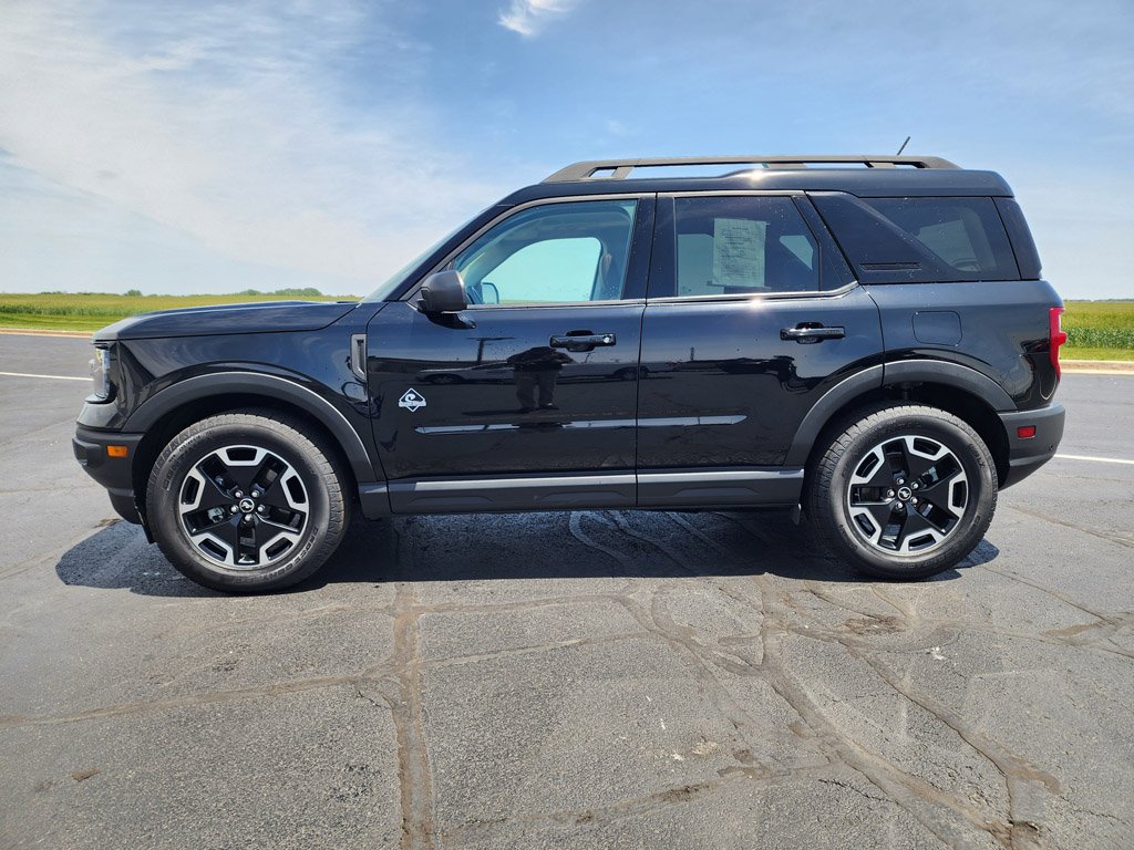 Used 2023 Shadow Black Ford Outer Banks image 8