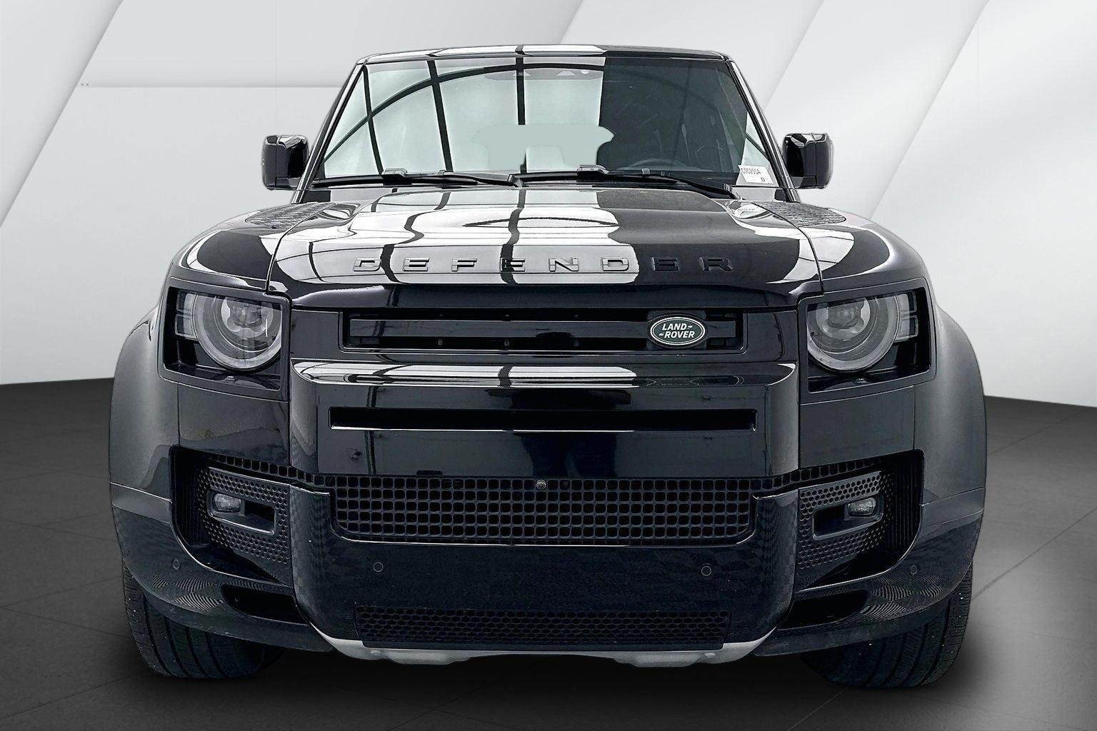 Used 2025 Santorini Black Metallic Land Rover V8 image 2