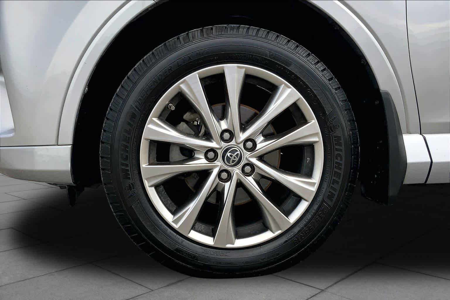 Used 2018 Silver Sky Metallic Toyota Limited image 11