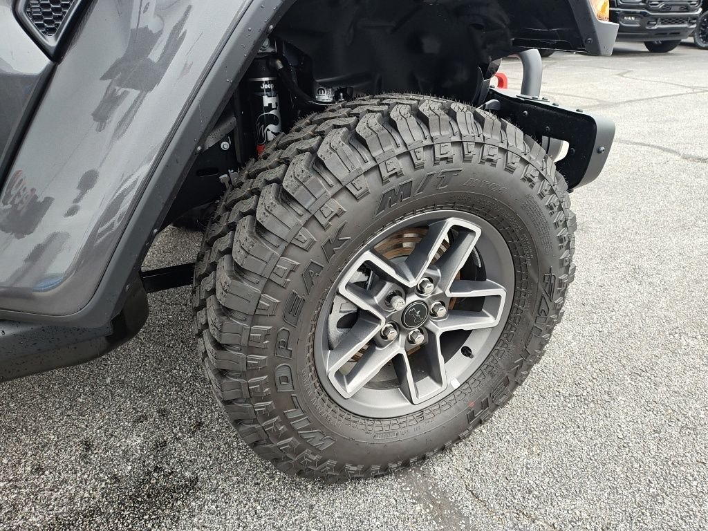 New 2026 Granite Crystal Metallic Clear-Coat Exterior Paint Jeep Mojave X image 12