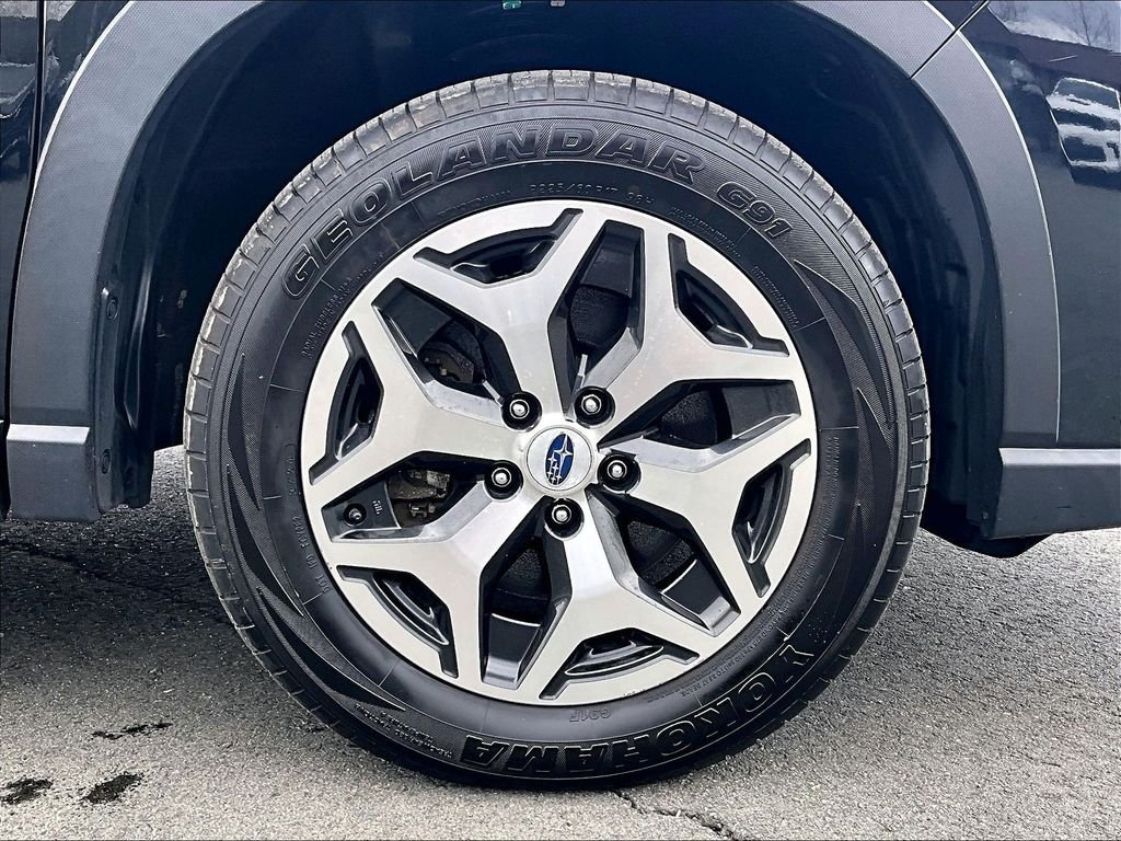 Used 2022 Crystal Black Silica Subaru Premium image 9