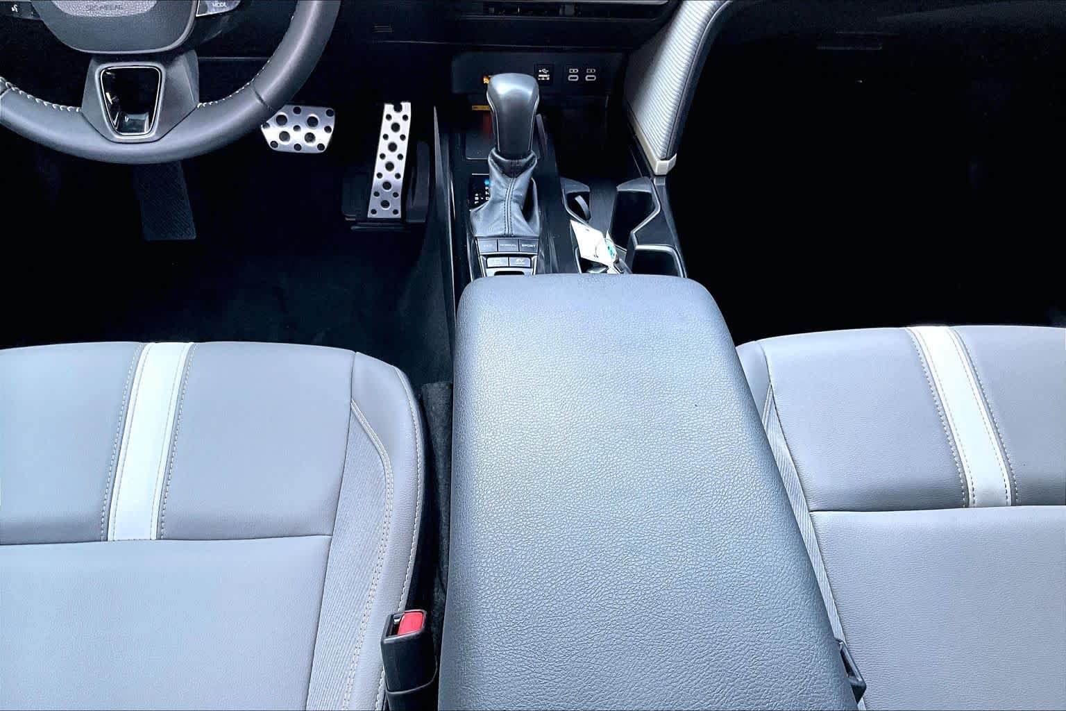Used 2025 Ocean Gem Toyota SE image 17