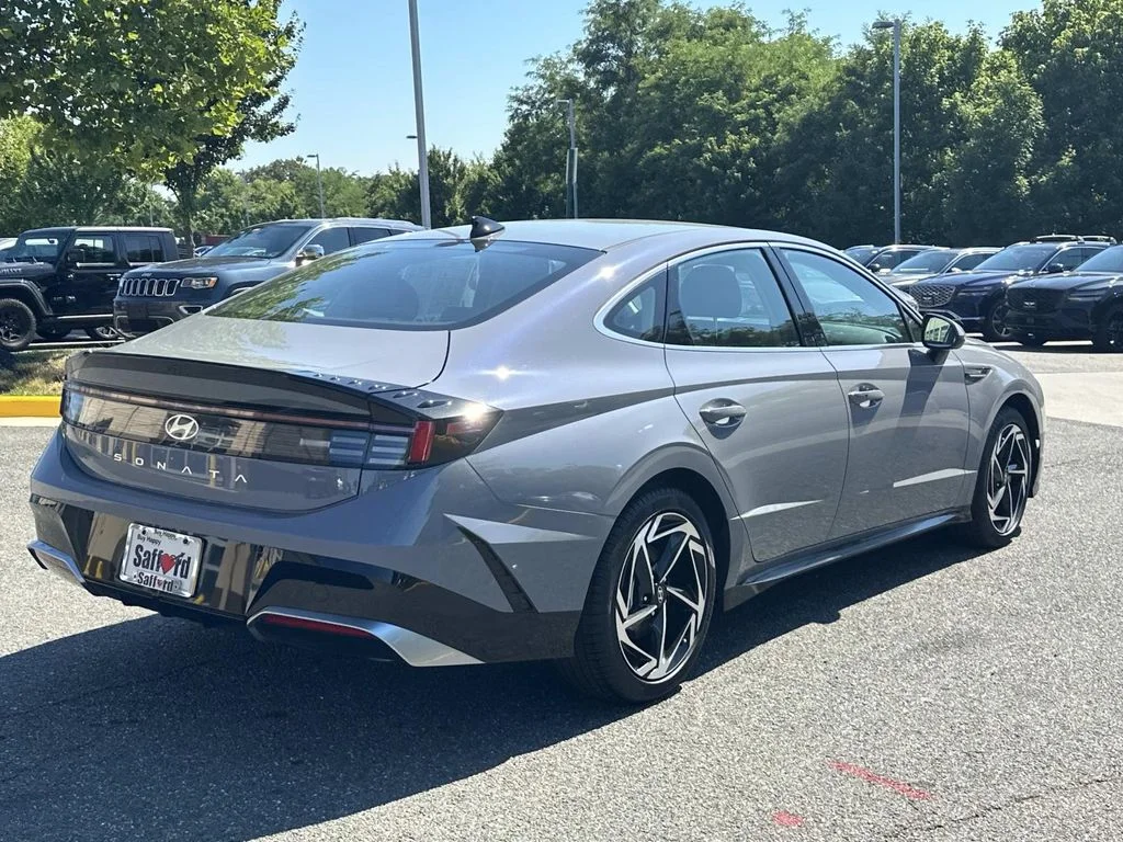 Used 2026 Blue Hyundai SEL Sport image 8