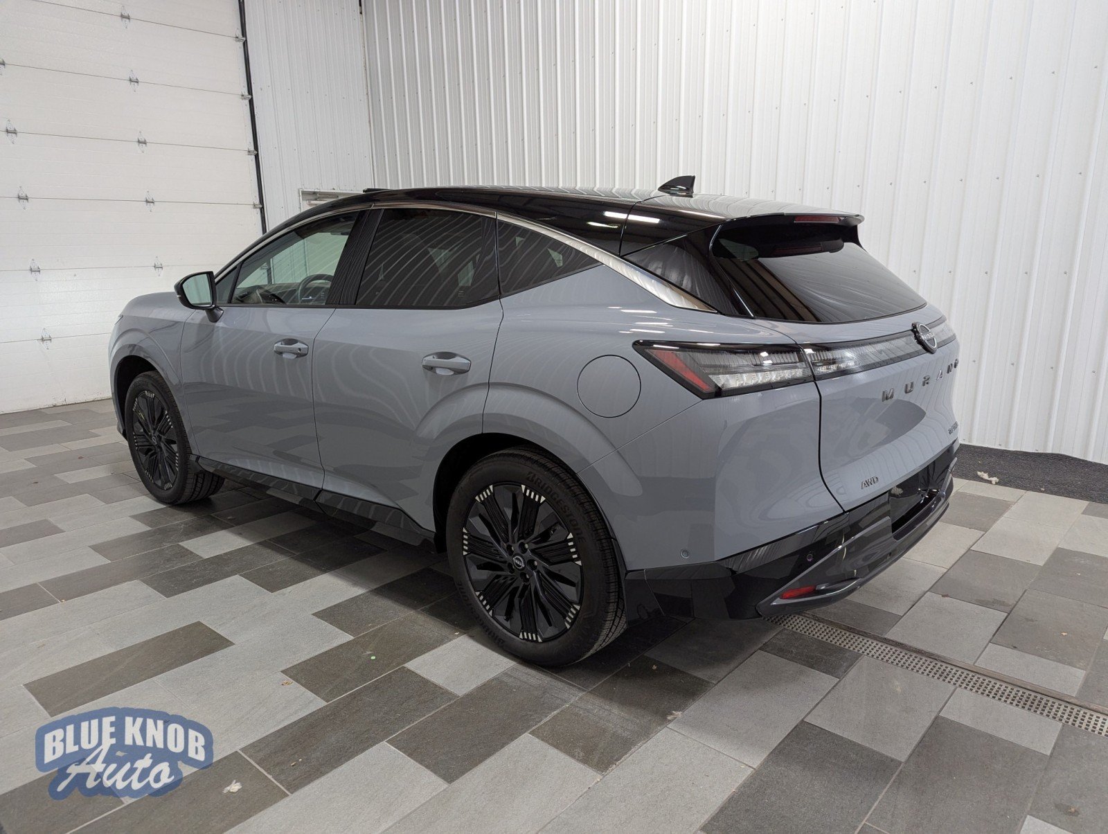 2025 Nissan Murano Platinum photo 2