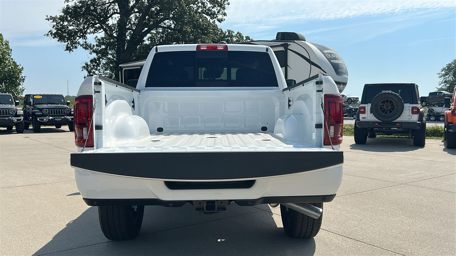 New 2026 Bright White Clear-Coat Exterior Paint RAM Laramie image 17