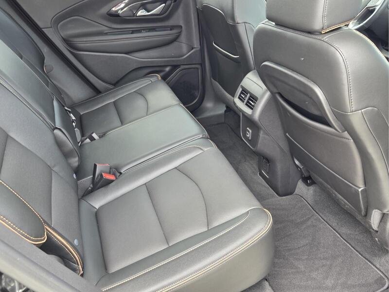 Used 2024 Ebony Twilight Metallic GMC AWD 4DR AT4 image 17