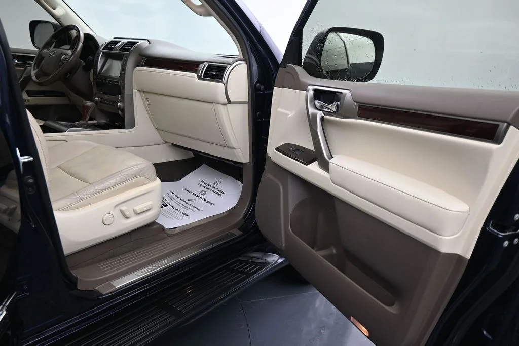 Used 2017  Lexus 460 image 12