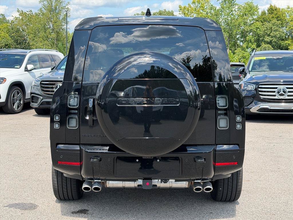 New 2026 Santorini Black Metallic Land Rover V8 image 4