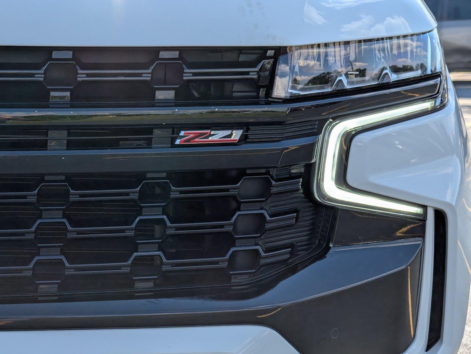 Used 2023 Summit White Chevrolet Z71 image 9