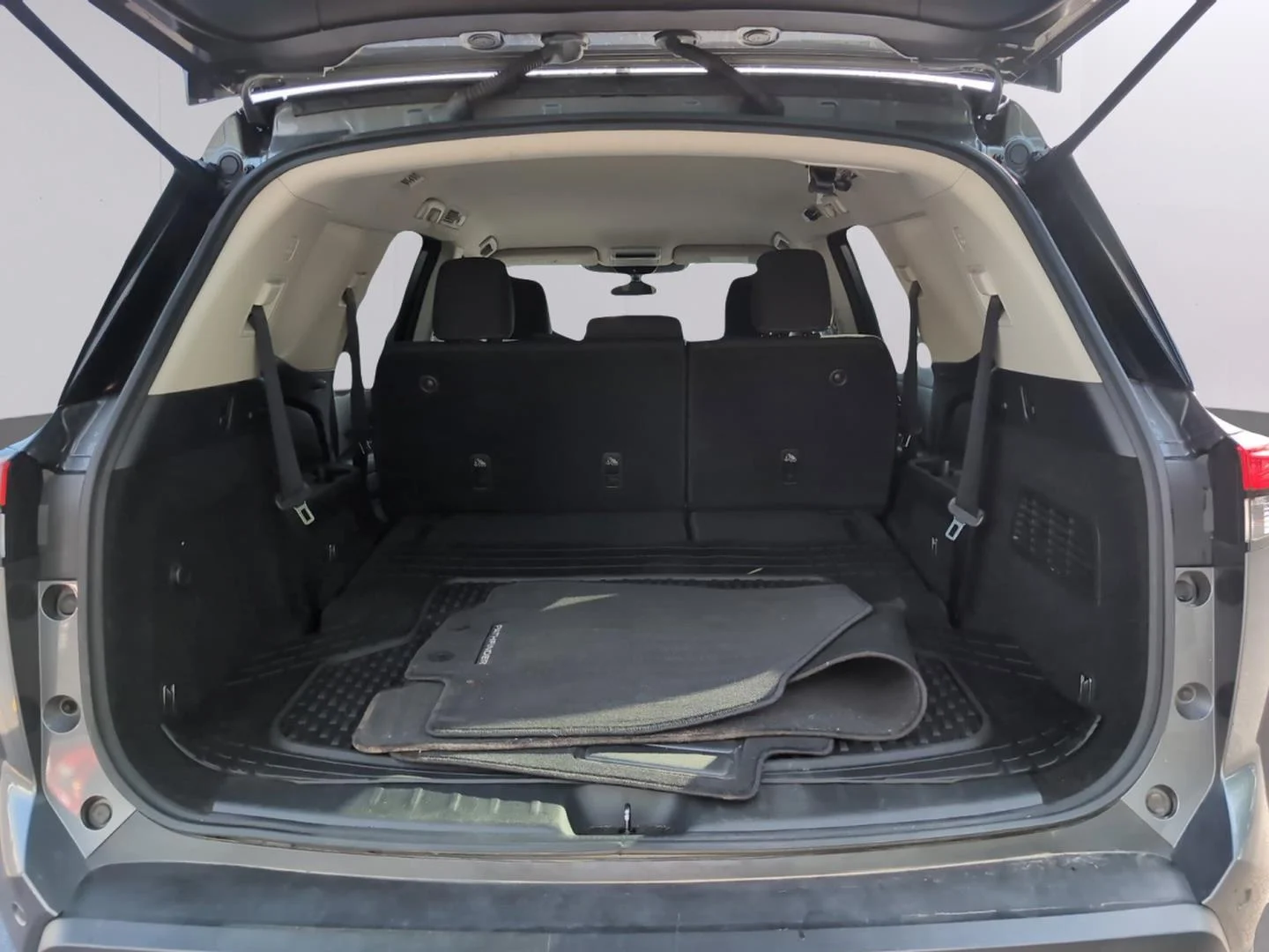 Used 2022 Gun Metallic Nissan S image 9