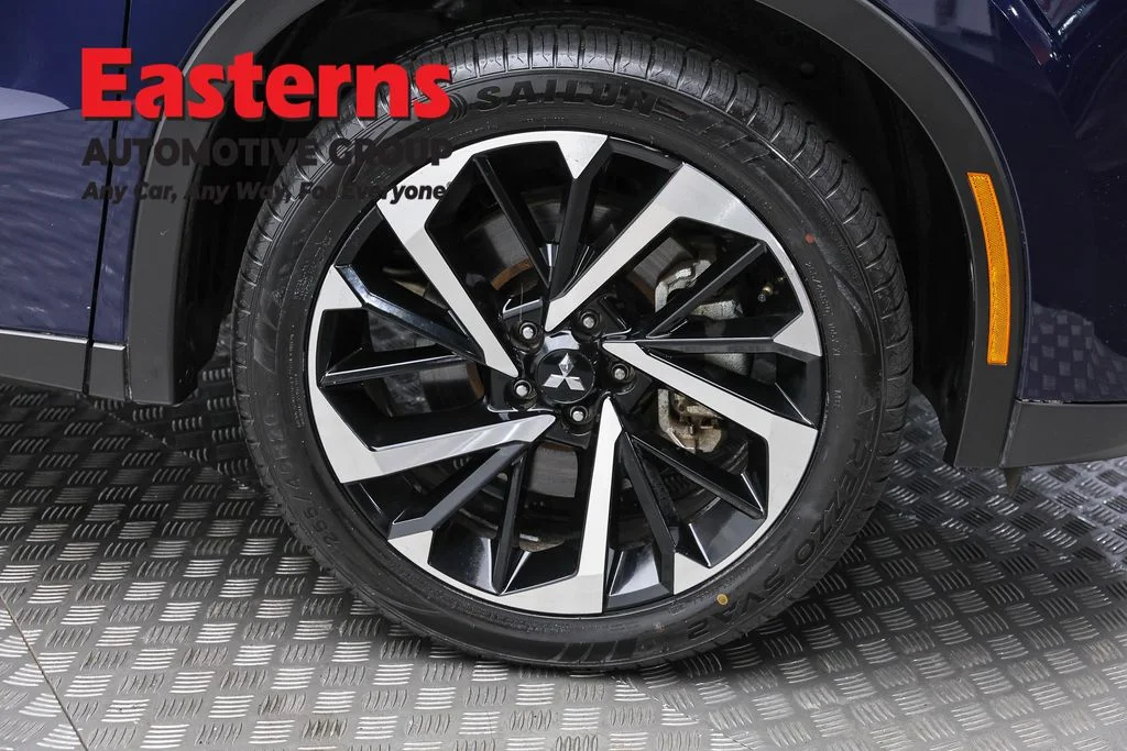 Used 2023 Blue Mitsubishi SE image 32