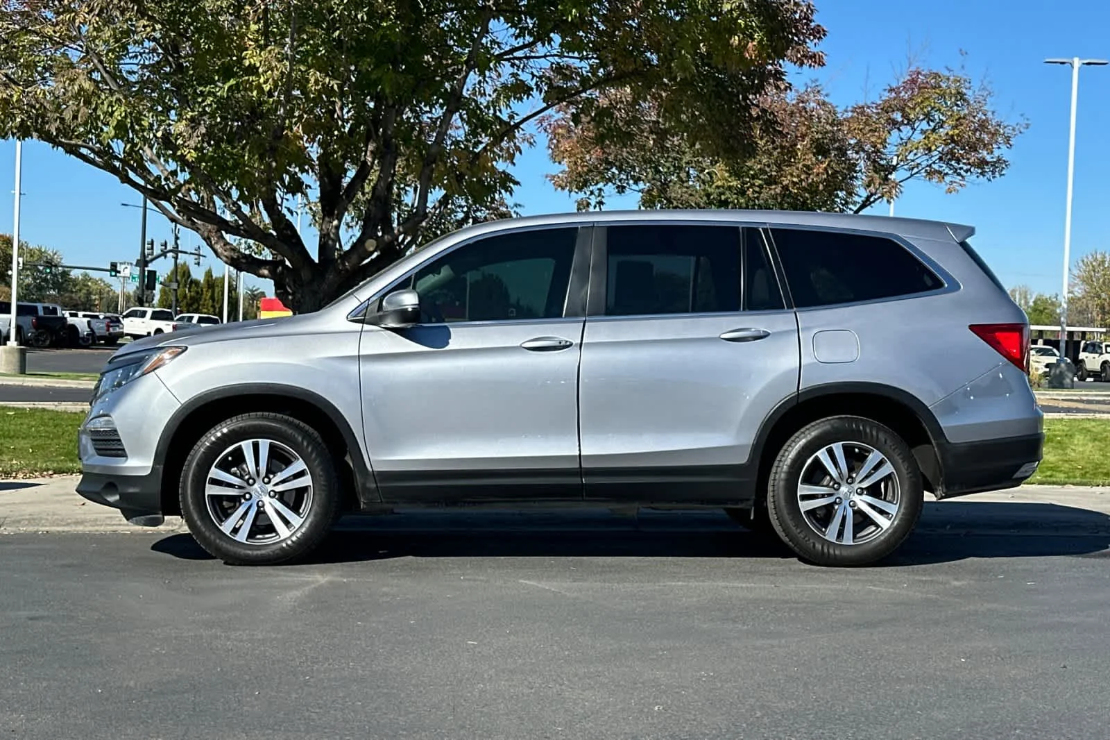 Used 2018  Honda EX image 5