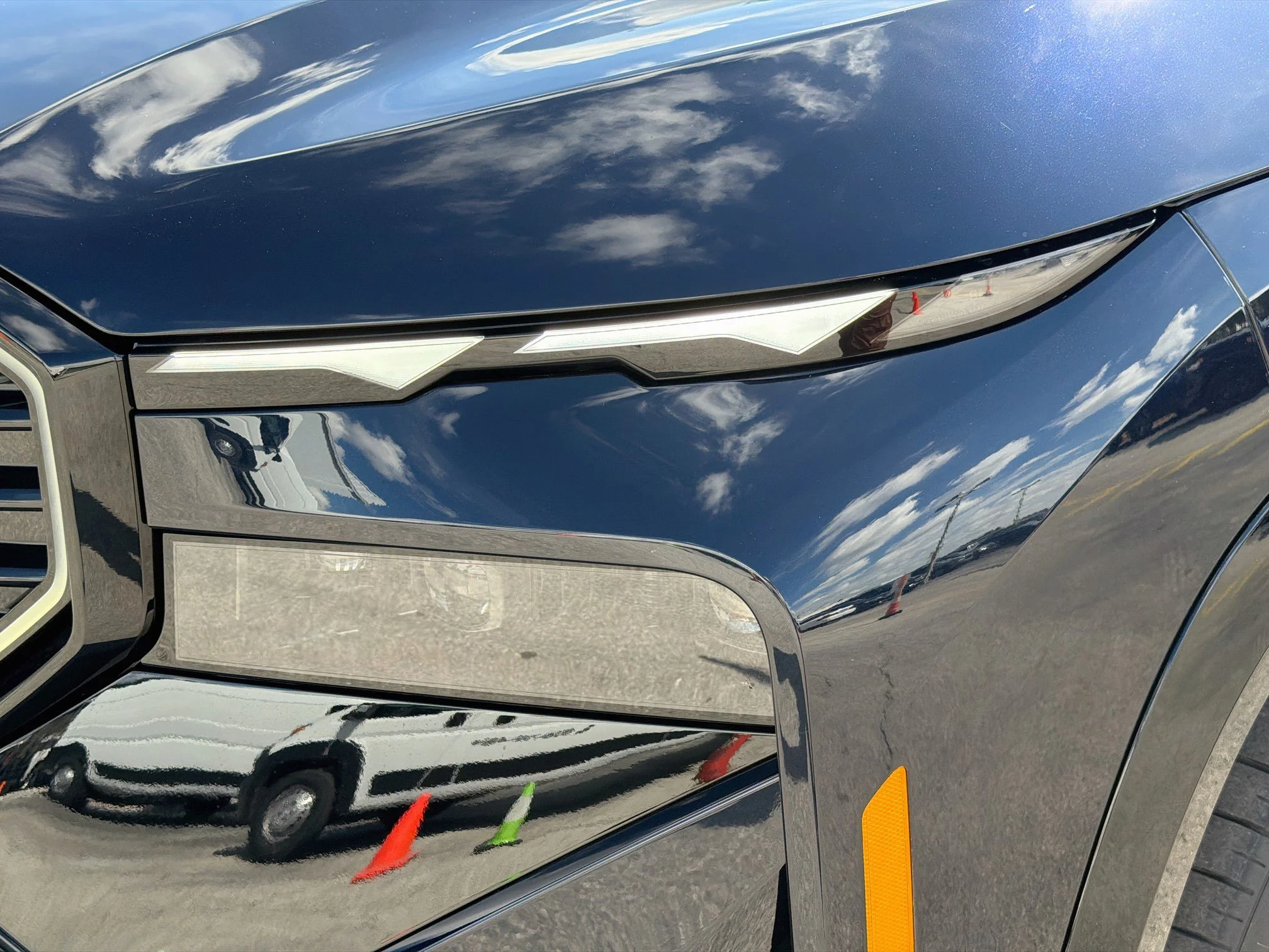 New 2027 Carbon Black Metallic BMW Label image 9