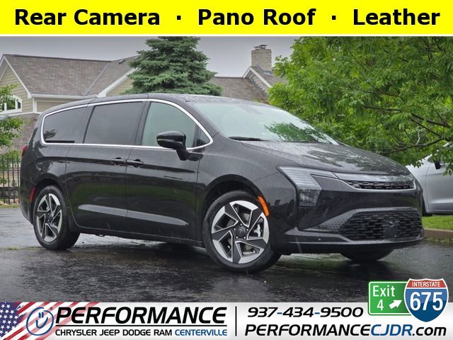 2027 Chrysler Pacifica Limited's photo