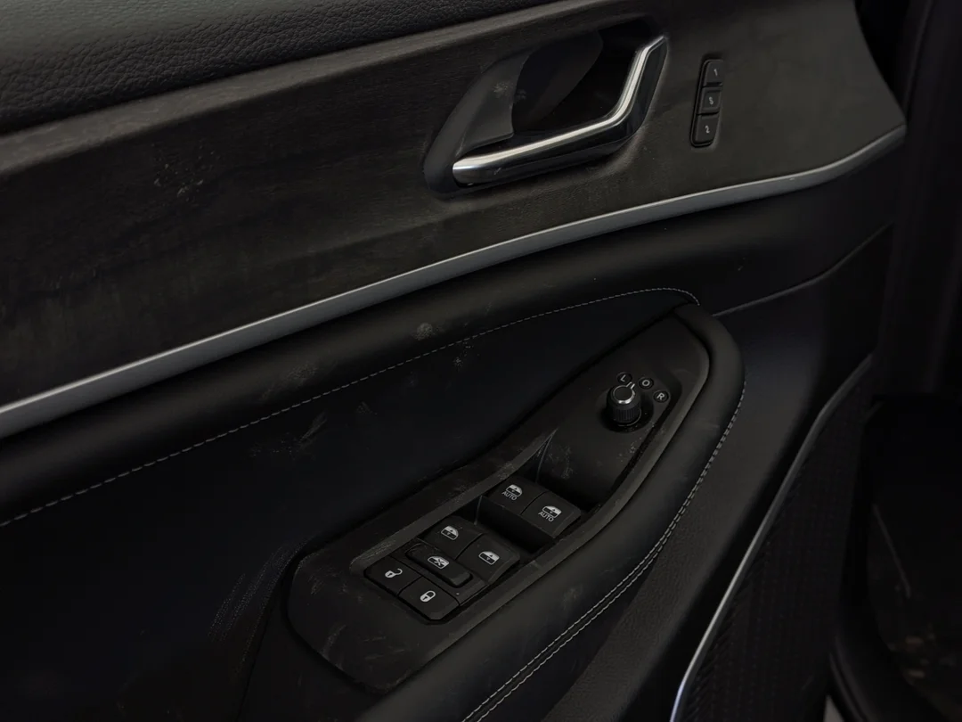 New 2026 Black Jeep Limited Reserve - - 4x4 - Pano Sunroof - Nappa Lthr - Vent Seats - Tow Pkg - Remote Start & More! image 13