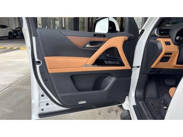 New 2026 Eminent White Pearl Lexus LUXURY image 15