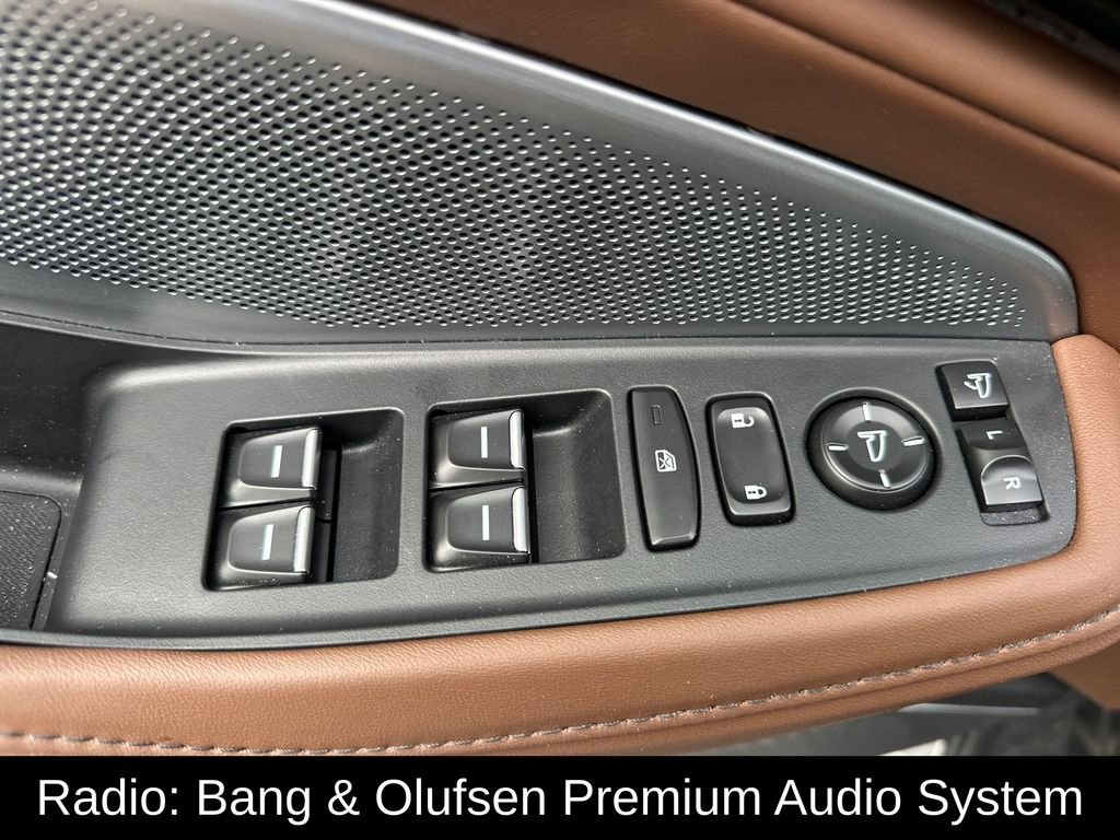 Used 2025 Liquid Carbon Metallic Acura Technology Package image 8