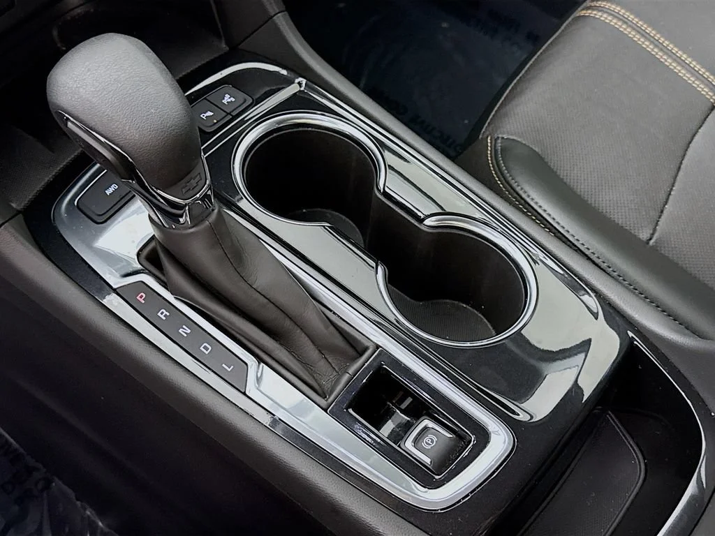 Used 2022 SUMMIT WHITE Chevrolet Premier image 16